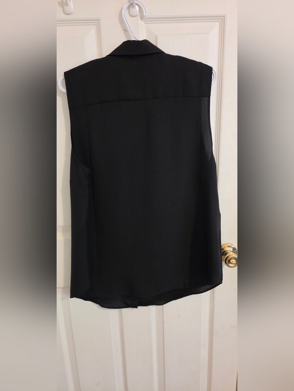 Sleeveless Button-Front Women's Top - Black - Picture 5 of 9